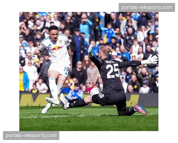 奥卡福7球利兹联锋线速度威胁，反击中冲刺与射门效率